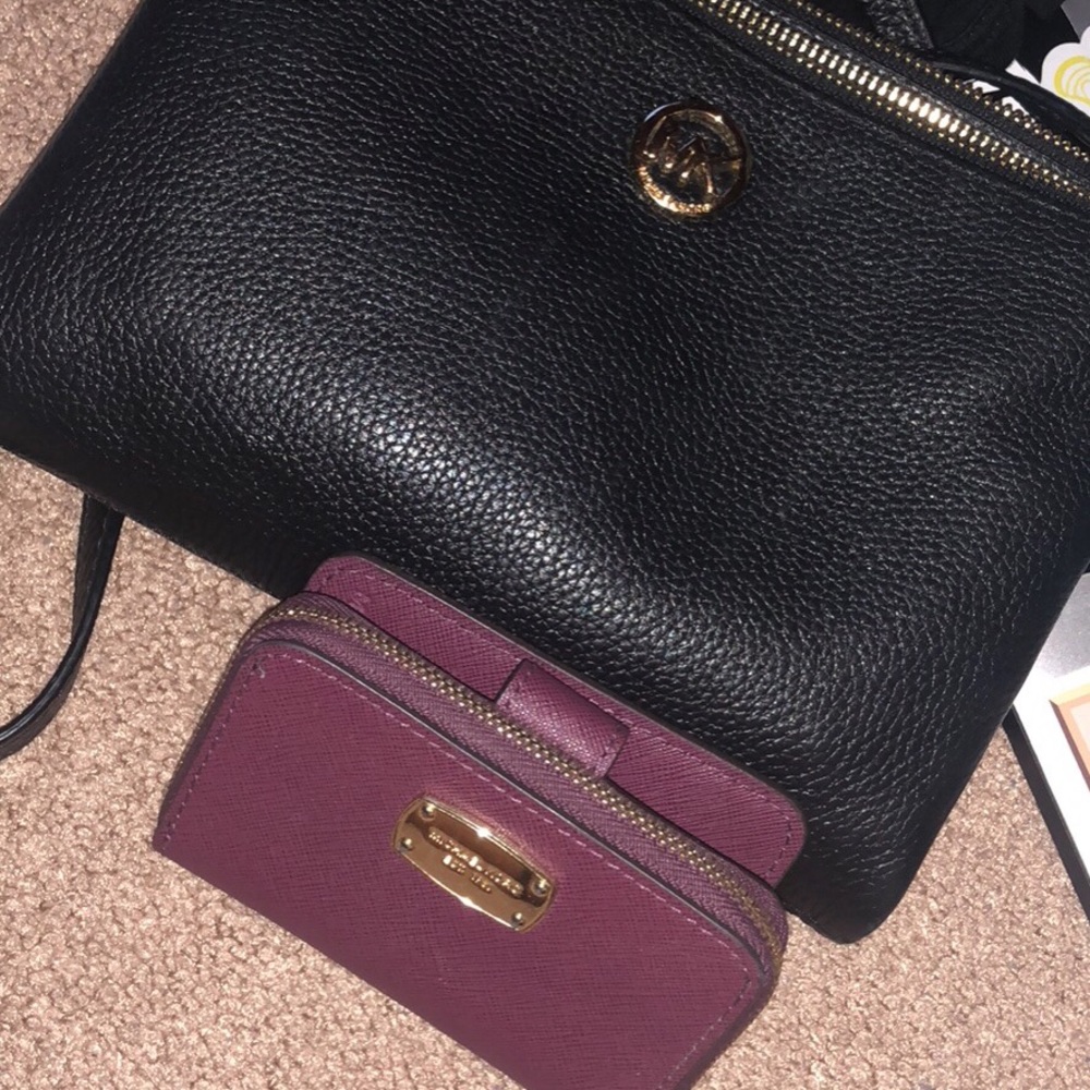 Cute Michael Kors wallet and crossbody bundle